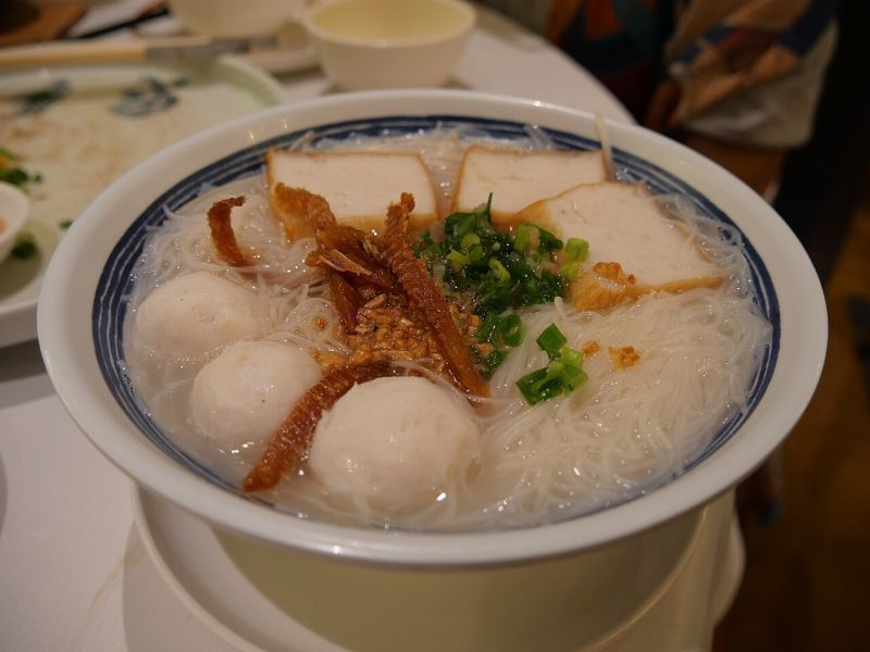 File:Fish Ball Noodles.jpg