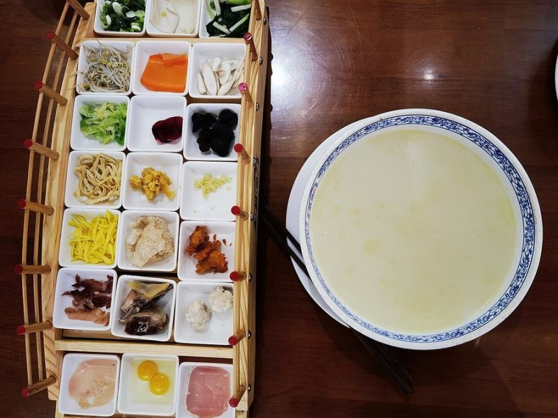 File:Featured Crossing Bridge Rice Noodles.jpg